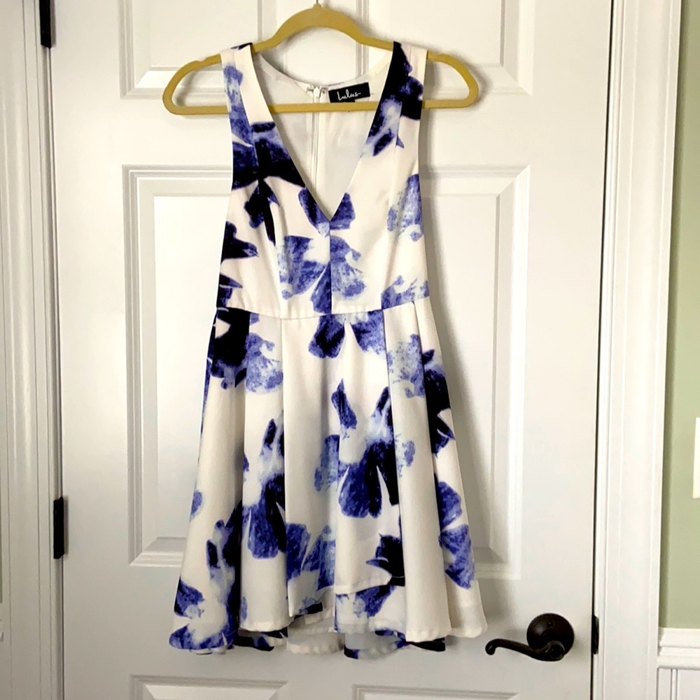 Lulu’s V-neck dress